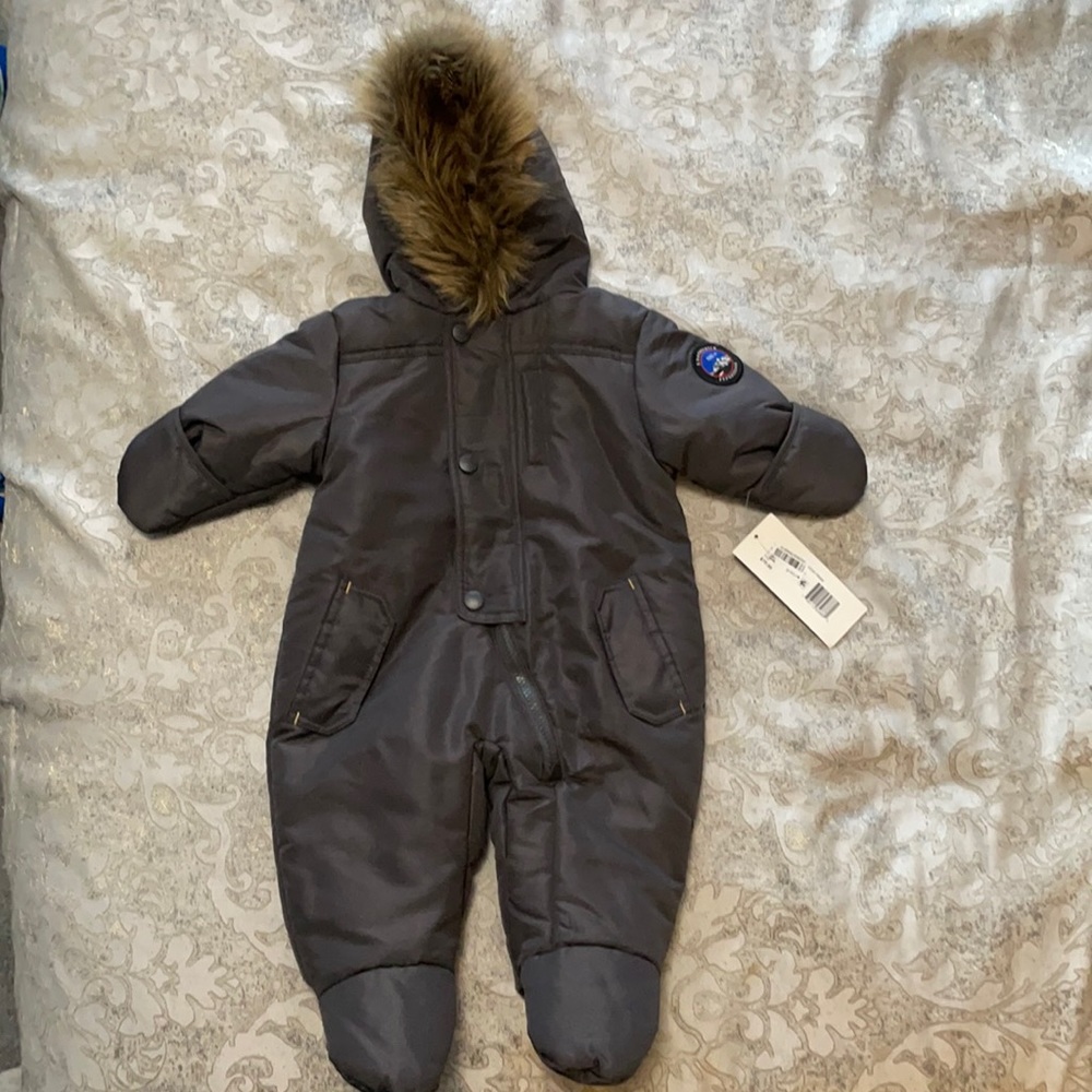 Brand New Winter Suit 3-6 months !!